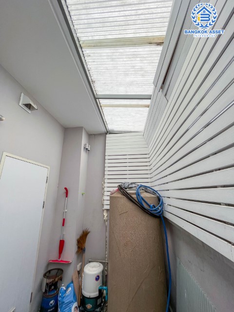 *****ทาวน์เฮ้าส์มือสองย่านนนทบุรี ม.เดอะเมทโทร รัตนาธิเบศร์ เนื้อที่ 20 ตร.ว. ฟังก์ชัน 3 ห้องนอน 2 ห้องน้ำ 2 ที่จอดรถ แถมฟรี! 4 เครื่องปรับอากาศ, 1 เครื่องทำน้ำอุ่น, ฯลฯ บนทำเลเหมาะแก่การอยู่ เพียง 6 นาทีก็ถึงรถไฟฟ้าสายสีม่วง "สถานีไทรม้า" ใกล้ทางด่วน "งามวงศ์วาน"